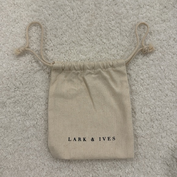 Satin Nude Scarf + Claw Clip Bundle - Picture 2 of 6